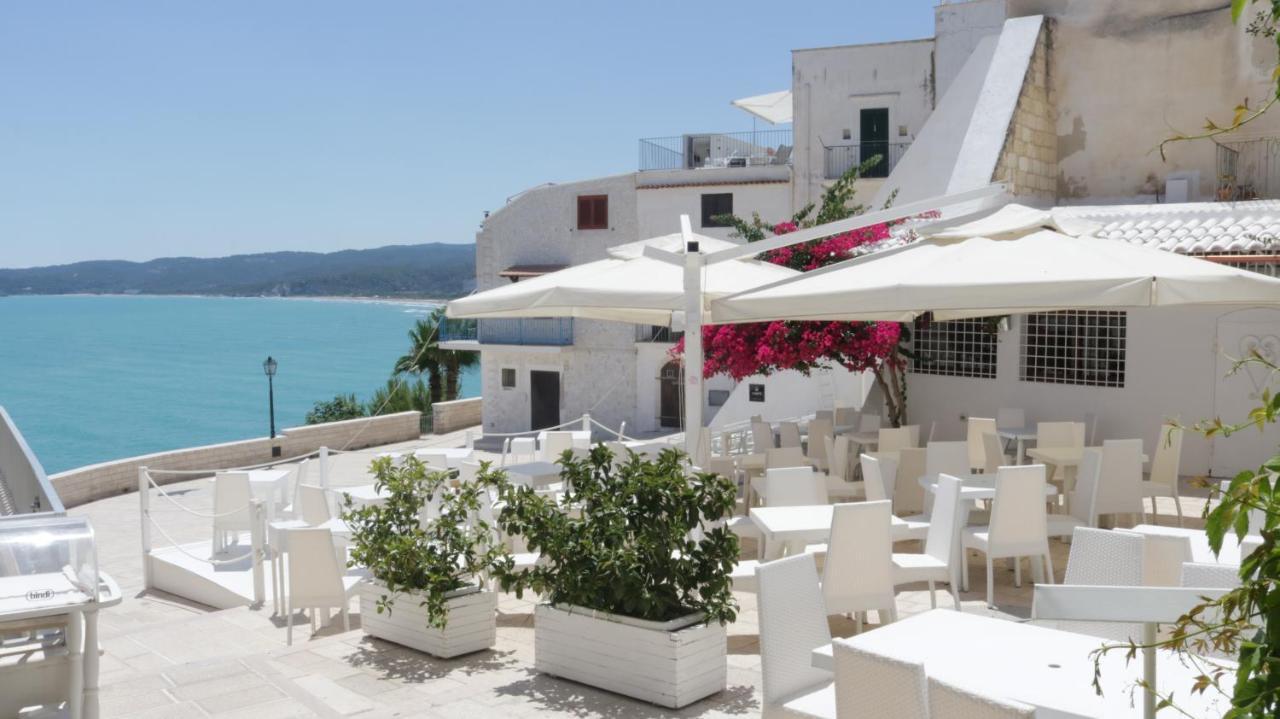 Piazzetta Petrone Apartments + Parking Vieste Eksteriør billede