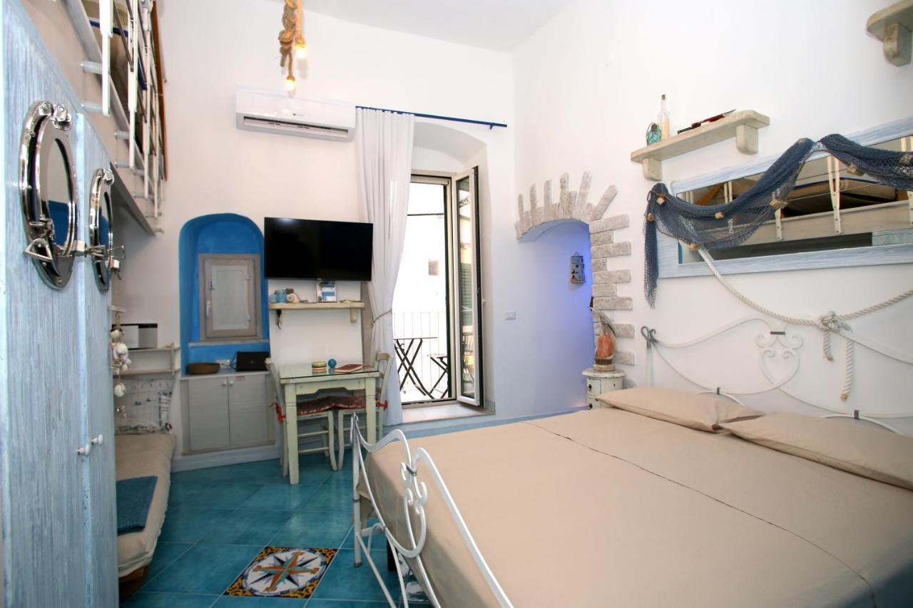 Piazzetta Petrone Apartments + Parking Vieste Eksteriør billede