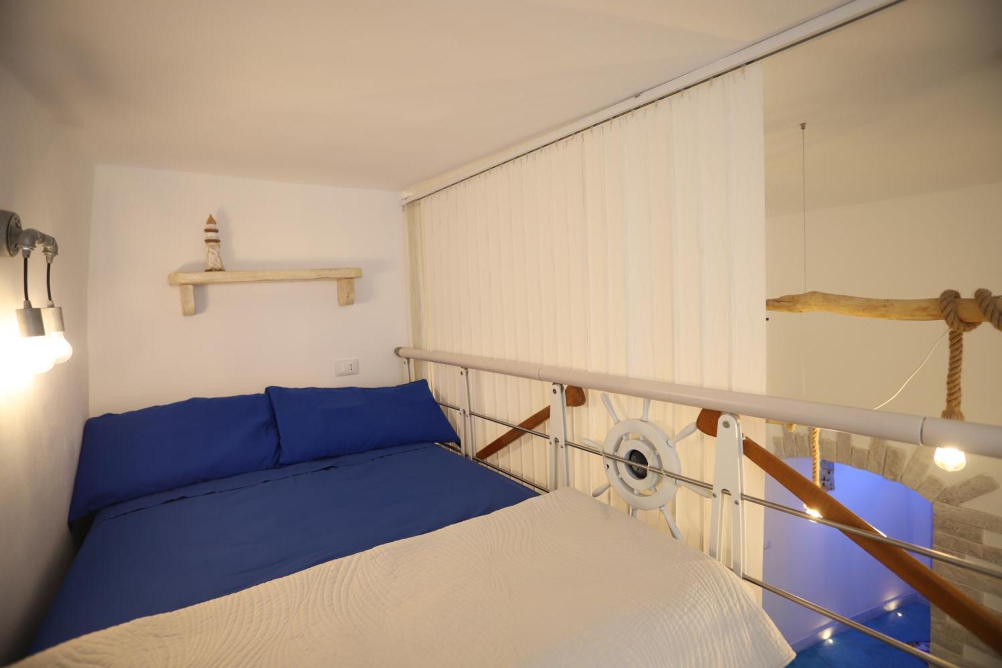 Piazzetta Petrone Apartments + Parking Vieste Eksteriør billede