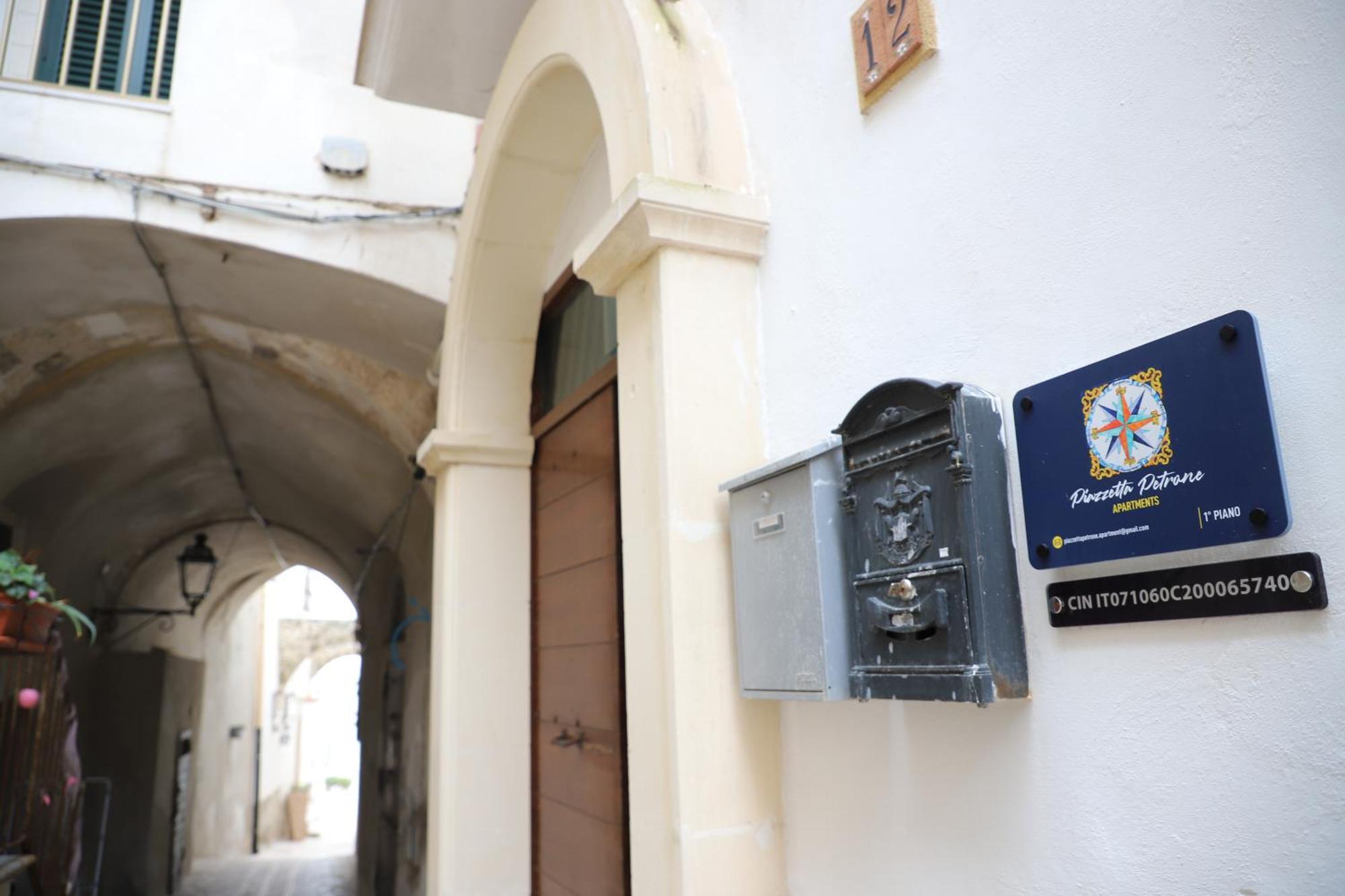 Piazzetta Petrone Apartments + Parking Vieste Eksteriør billede